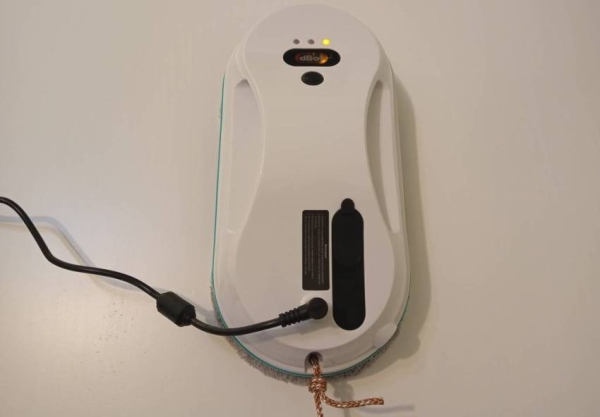 Обзор мойщика окон DBot W200