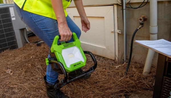 Светодиодный фонарь GREENWORKS G24WL &mdash; как обеспечить хорошее освещение при отсутствии электроэнергии?