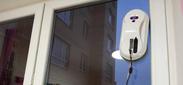 Обзор мойщика окон DBot W200