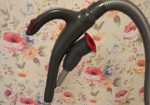 Hoover Xarion PRO &mdash; полный обзор проводного безмешкового пылесоса